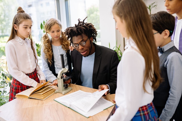 How a Person Can Be an Amazing Leader and Guide The People